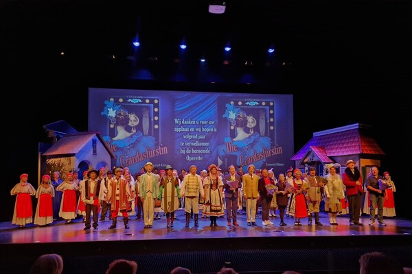 cantiamo-speelt-de-operette-die-csardasfurstin