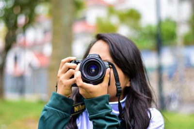 girl-taking-photo-3959468-1920